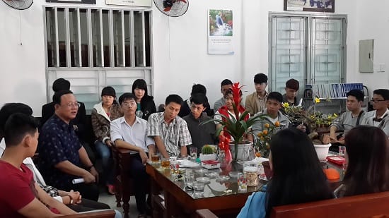 Cha Quản Xứ gặp mặt Sinh Viên Học Sinh cuối năm Quý Tỵ