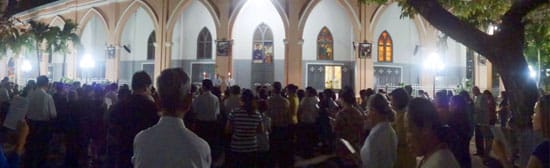 Một Vài Hình Ảnh Đi Đường Thánh Giá Tối 28/3/2014