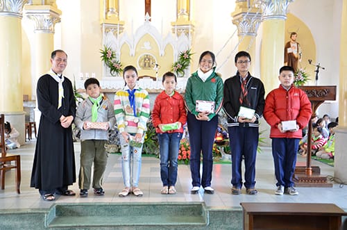 Phát Thưởng Thi Đua Giáng Sinh 2014 của Giáo Lý