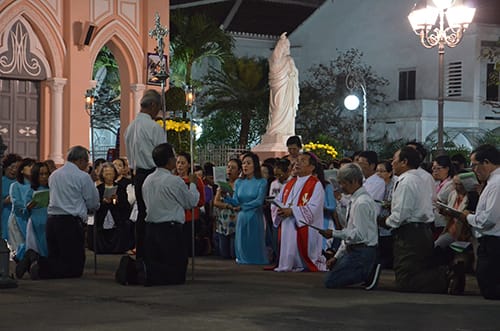 Đường Thánh Giá Cầu Nguyện Cho Linh Mục Đoàn Giáo Phận 05/3/2015