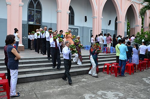 Tôn Vinh Đức Mẹ Tháng Hoa Do Giới Lão Thành Phụ Trách 09/5/2015