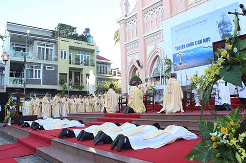 Thánh Lễ Phong Chức Linh Mục Giáo Phận Đà Nẵng 4/8/2015