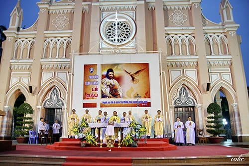 Thánh Lễ Truyền Dầu tại Nhà thờ Chính Tòa Đà Nẵng 24/3/2016