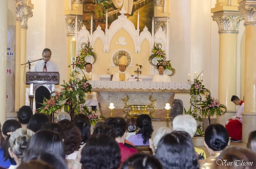 Thánh Lễ Giáo Xứ Chính Tòa Chia Tay Đức Cha Giuse Châu Ngọc Tri 03/4/2016