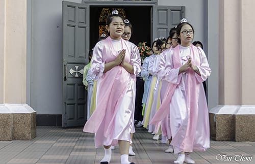 Giáo Lý Dâng Hoa Kính Mẹ và Thánh Lễ Thêm Sức Thứ 7, 14/5/2016