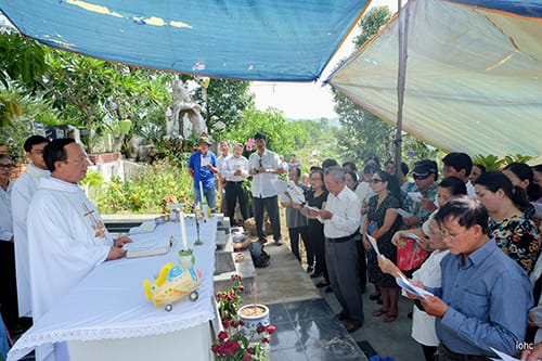 Thánh Lễ Dịp Trung Thu Tại Nghĩa Trang Thai Nhi Giáo Xứ 15/9/2016