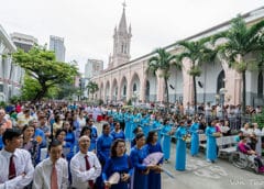100 Năm Đức Mẹ Fatima – Giới Trẻ Dâng Hoa Kính Mẹ 13/5/2017