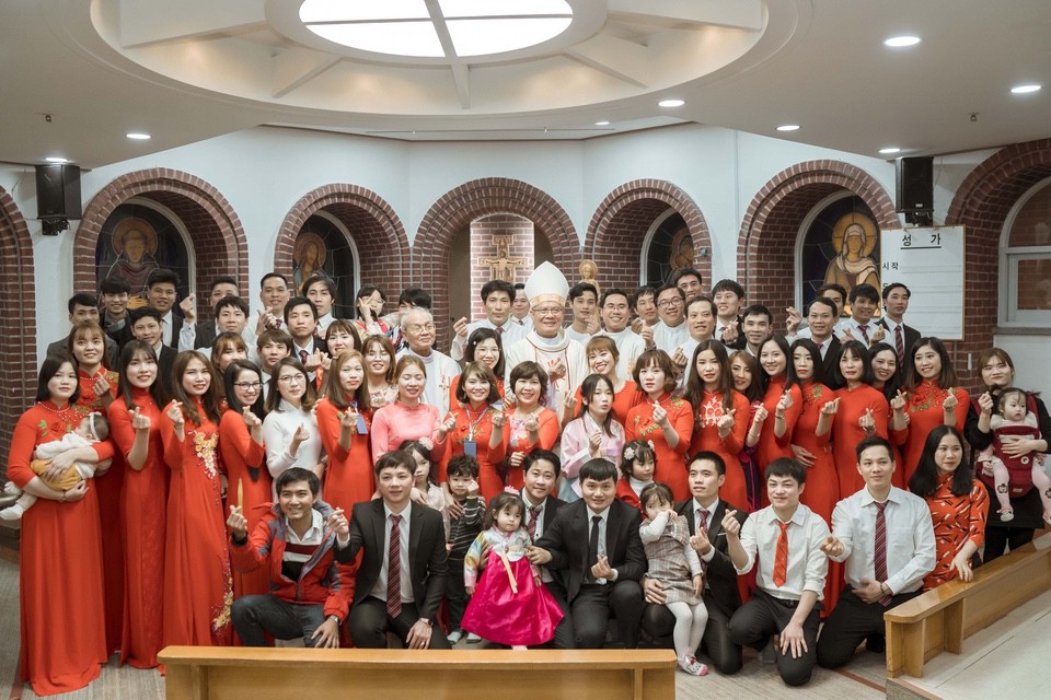 Đức Cha Giuse ban Bí tích Thêm Sức cho Cộng đoàn Thánh Mẫu LaVang – Incheon
