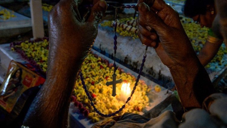 Công giáo toàn thế giới hiệp ý cầu nguyện với ĐTC cho đại dịch chấm dứt