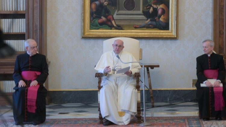 ĐTC Phanxicô: Trong thời gian cách ly, hãy chiêm ngắm Thánh giá và suy niệm Tin Mừng