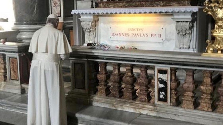 ĐTC Phanxicô sẽ dâng Thánh lễ tại mộ thánh Gioan Phaolô II nhân 100 năm ngày sinh của thánh nhân