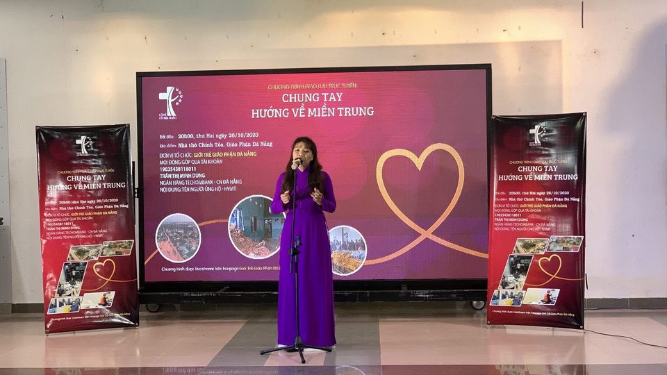 Chung tay hướng về Miền Trung