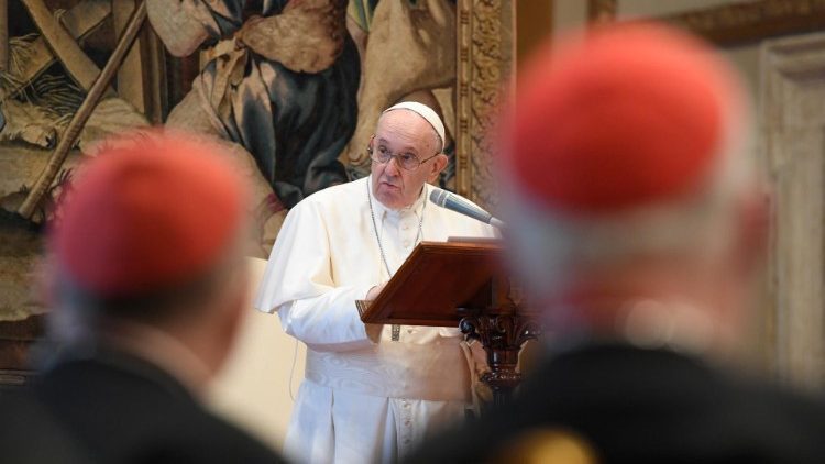 ĐTC Phanxicô gặp gỡ các Hồng y và lãnh đạo giáo triều Roma