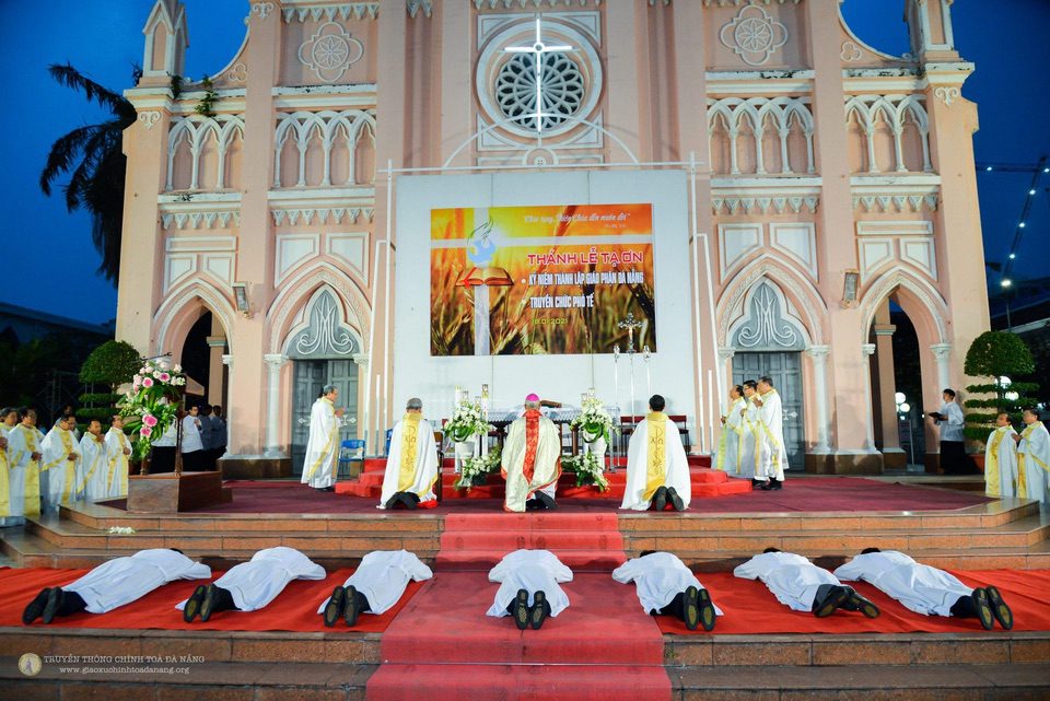 Thánh lễ Truyền chức phó tế và kỷ niệm thành lập Giáo phận Đà Nẵng