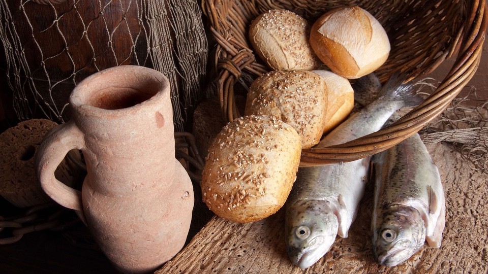 05/01/21 Thứ Ba sau Lễ Hiển Linh: Tấm bánh bẻ ra, muôn người được quy tụ