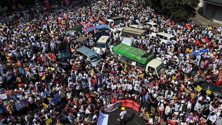Công giáo Myanmar tuần hành vì hòa bình; các giám mục kêu gọi đối thoại, chấm dứt bạo lực