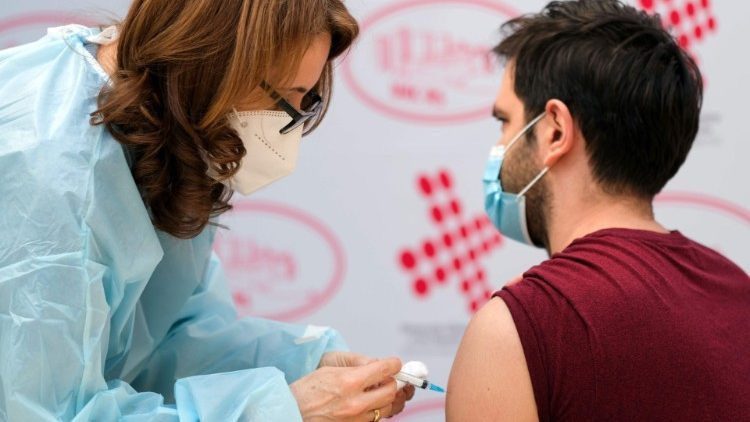 Các lãnh đạo Công giáo kêu gọi Liên minh châu Âu tăng tốc chích ngừa vắc xin