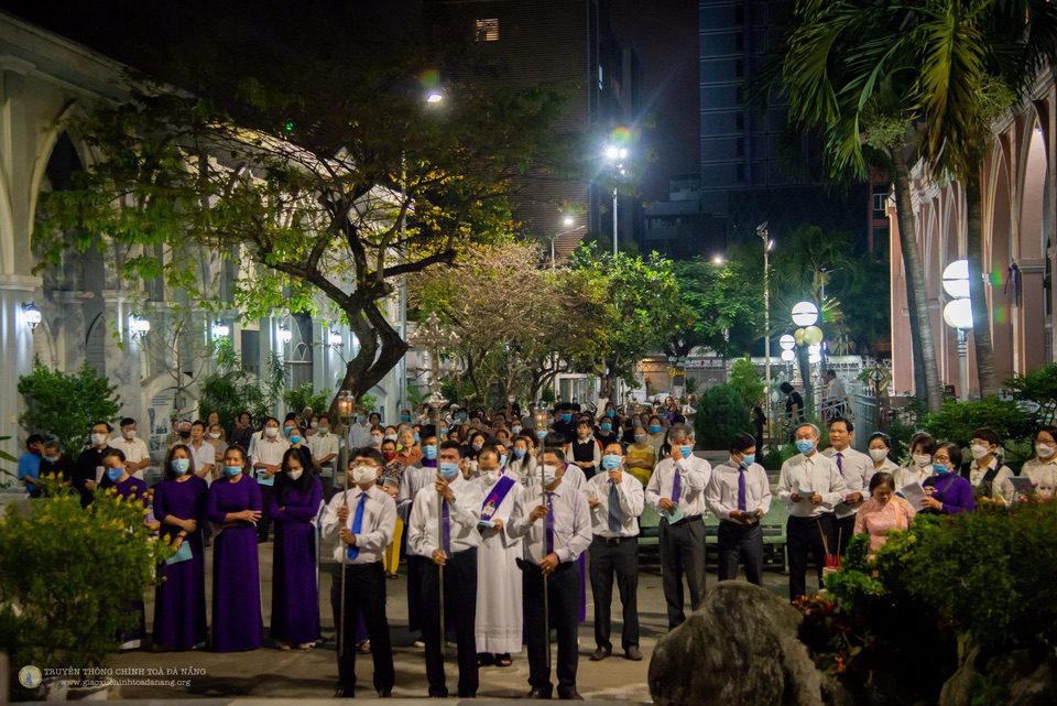 Gẫm Đàng Thánh Giá do giáo họ Emmanuel Triệu và Phaolô Bường cùng phụ trách (19/03/2021)