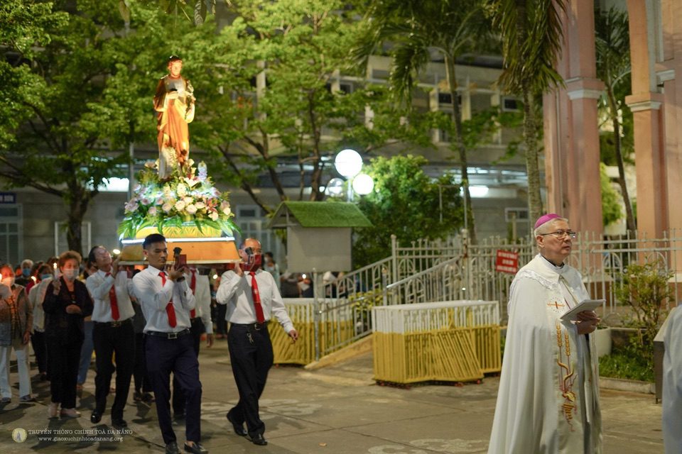 Rước kiệu và tôn vinh Thánh Giuse