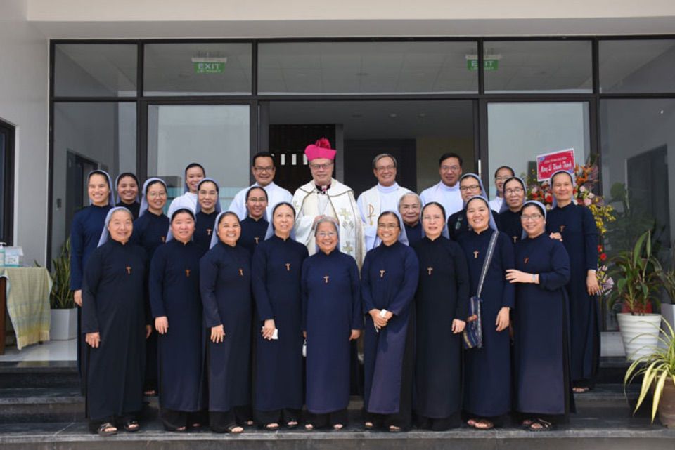Làm phép và khánh thành Phòng Khám Từ Thiện Kim Long Dòng Con Đức Mẹ Vô Nhiễm