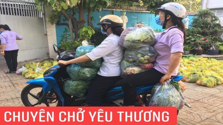 Sài Gòn nhật ký cách ly 7 & 8 -Các sơ shipper đưa rau đến khu cách ly