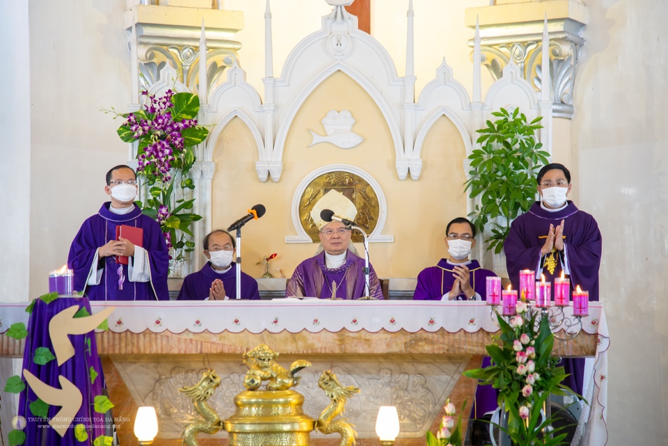 Thánh lễ khai mạc Thượng Hội đồng Giám mục cấp Giáo phận tại Đà Nẵng