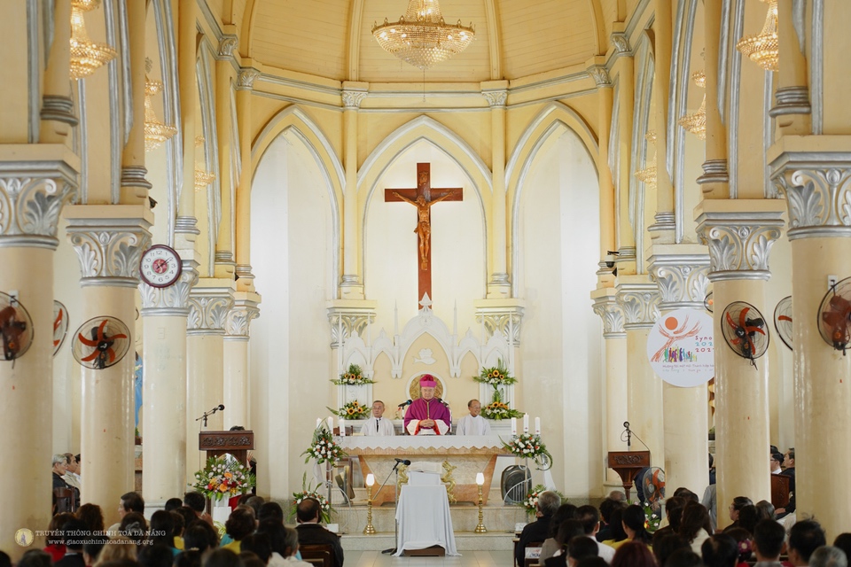 Nghi thức nhậm chức của cha tân quản xứ Bônaventura Mai Thái