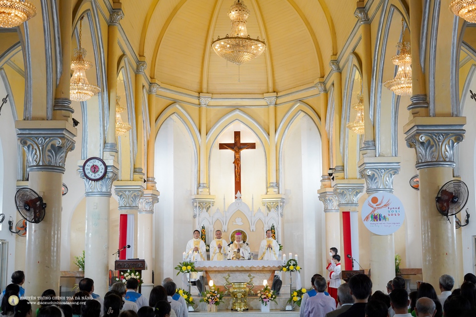 Thánh lễ Mừng kính Các Thánh Nam Nữ