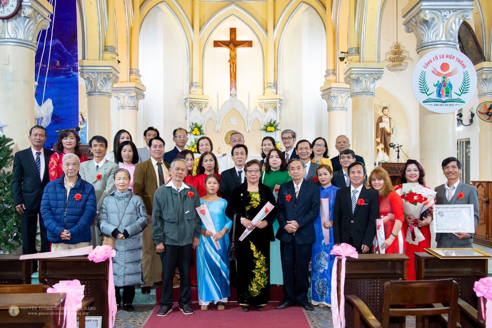 Lễ Thánh Gia Thất và Mừng kỷ niệm Hôn Phối tại Nhà thờ Chính Tòa Đà Nẵng