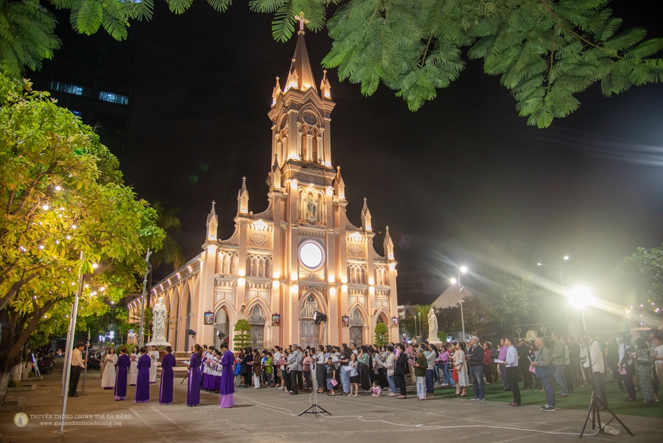 Gẫm Đàng Thánh Giá thứ Sáu Mùa Chay tuần 3