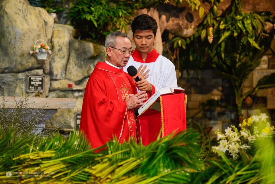 Thánh lễ 05g30 Chúa Nhật Lễ Lá 2023 tại Nhà thờ Chính Tòa Đà Nẵng