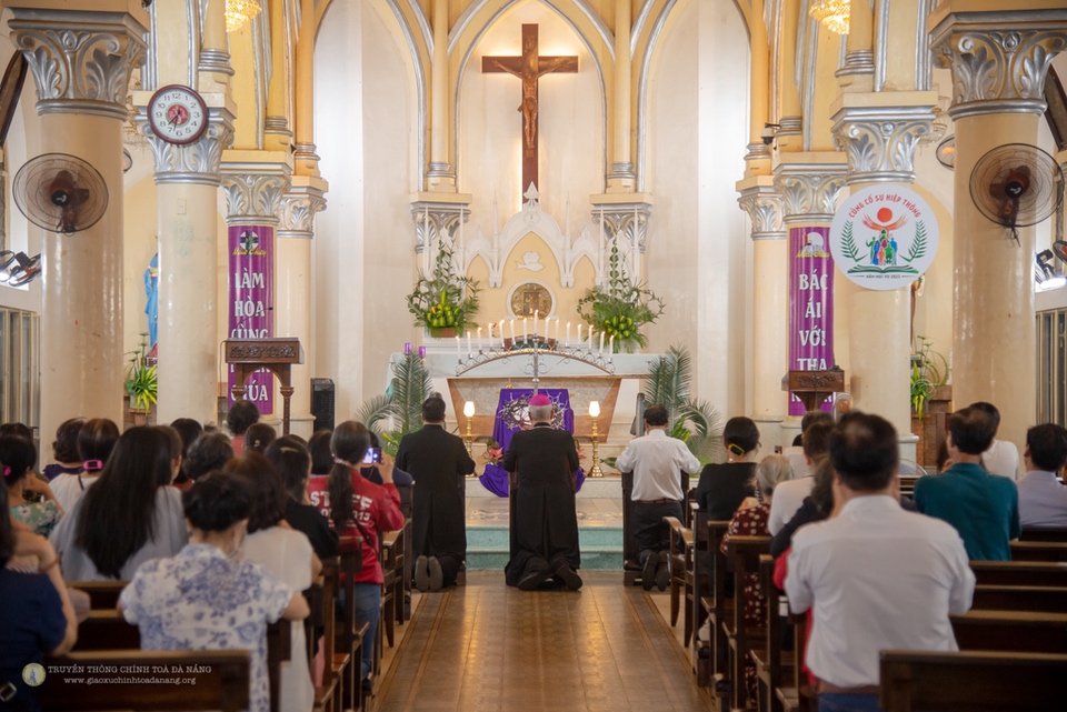 Than kinh Lễ Đèn 1 Tuần Thánh 2023