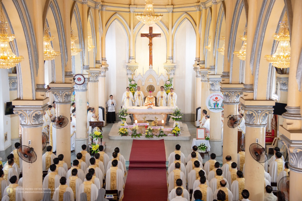 Thánh lễ tạ ơn kết thúc sứ vụ Giám Mục Giáo phận Đà Nẵng của Đức Cha Giuse Đặng Đức Ngân