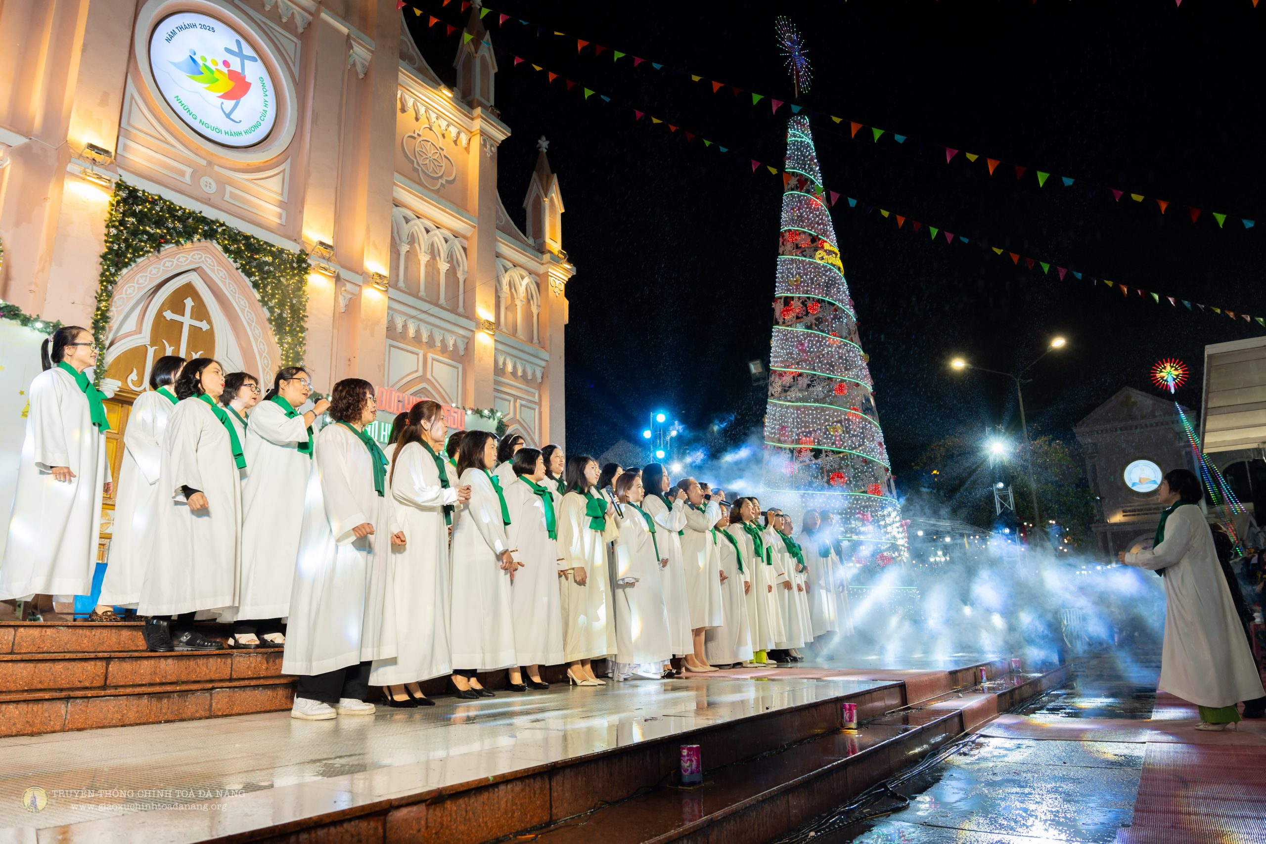 Đêm hoan ca Mừng Chúa Giáng Sinh 2024 tại Nhà thờ Chính Tòa Đà Nẵng