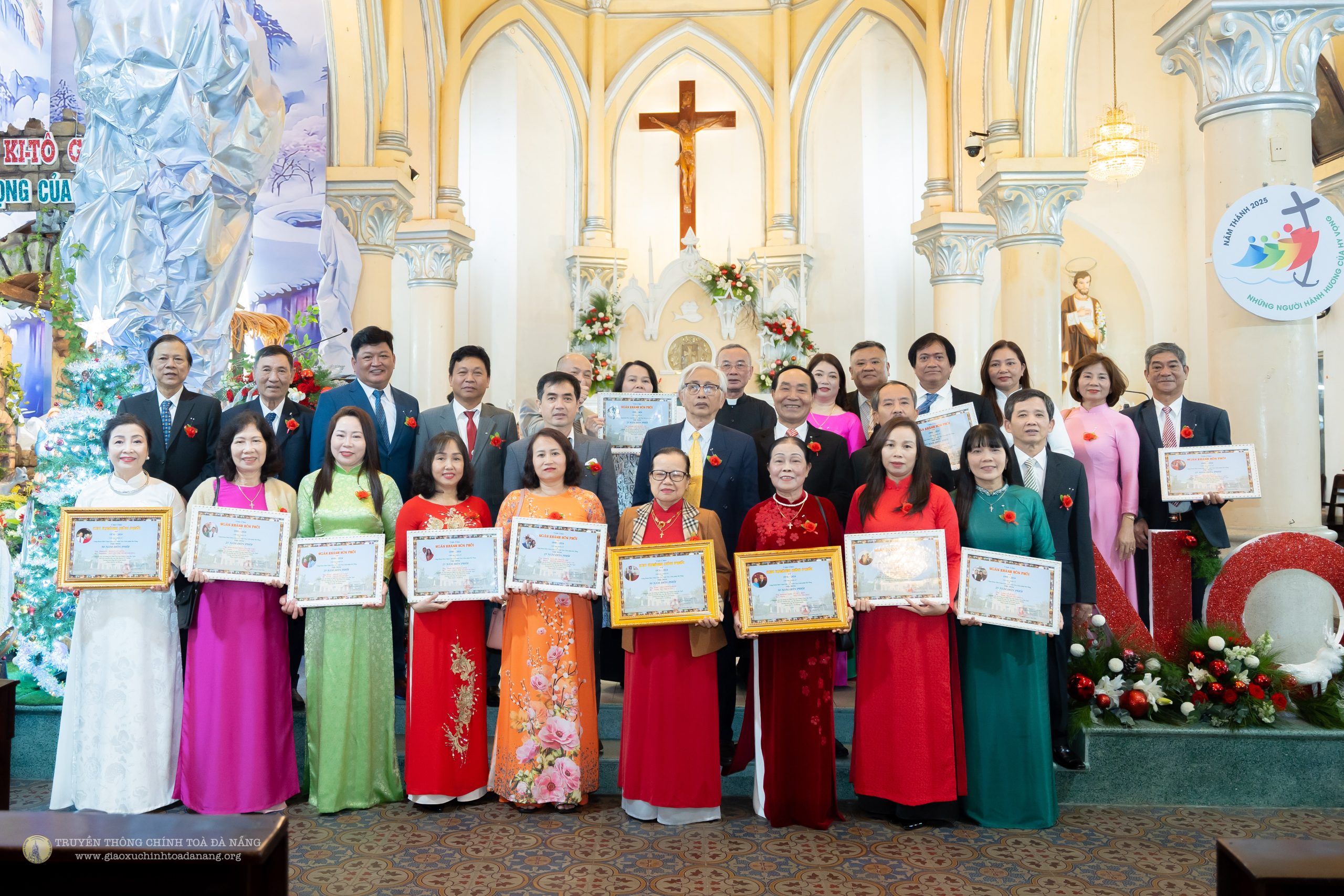 Lễ kính Thánh Gia Thất – Mừng kỷ niệm hôn phối tại Nhà thờ Chính Tòa Đà Nẵng